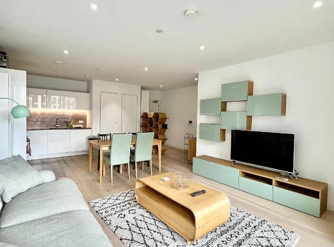 Luxury 2 Bedroom 2 Bathroom Apartment - London City Airport