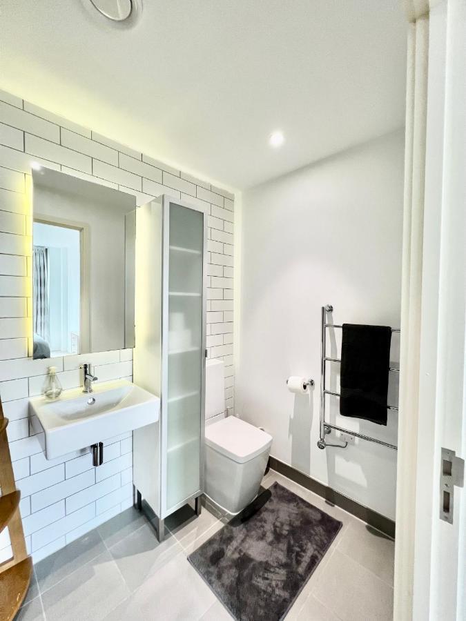Luxury 2 Bedroom 2 Bathroom - City Airport Apartment *