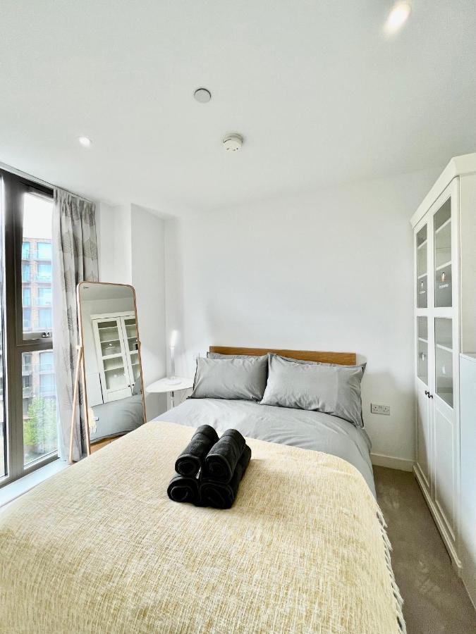 Luxury 2 Bedroom 2 Bathroom - City Airport Apartment London