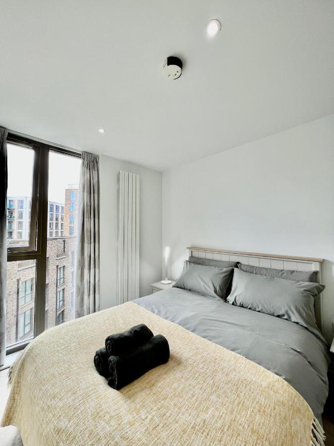 Luxury 2 Bedroom 2 Bathroom - City Airport * London