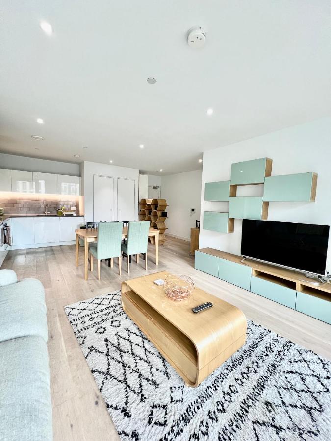 Luxury 2 Bedroom 2 Bathroom - City Airport * London