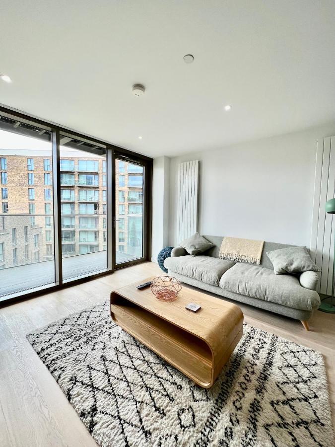 Luxury 2 Bedroom 2 Bathroom - City Airport Apartment *